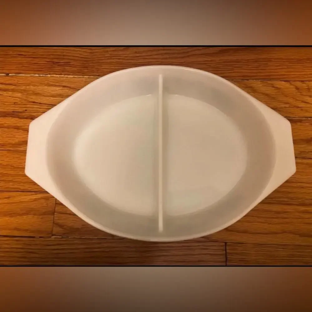 Vintage PYREX Acorn 1.5qt Casserole Dish w/Divider